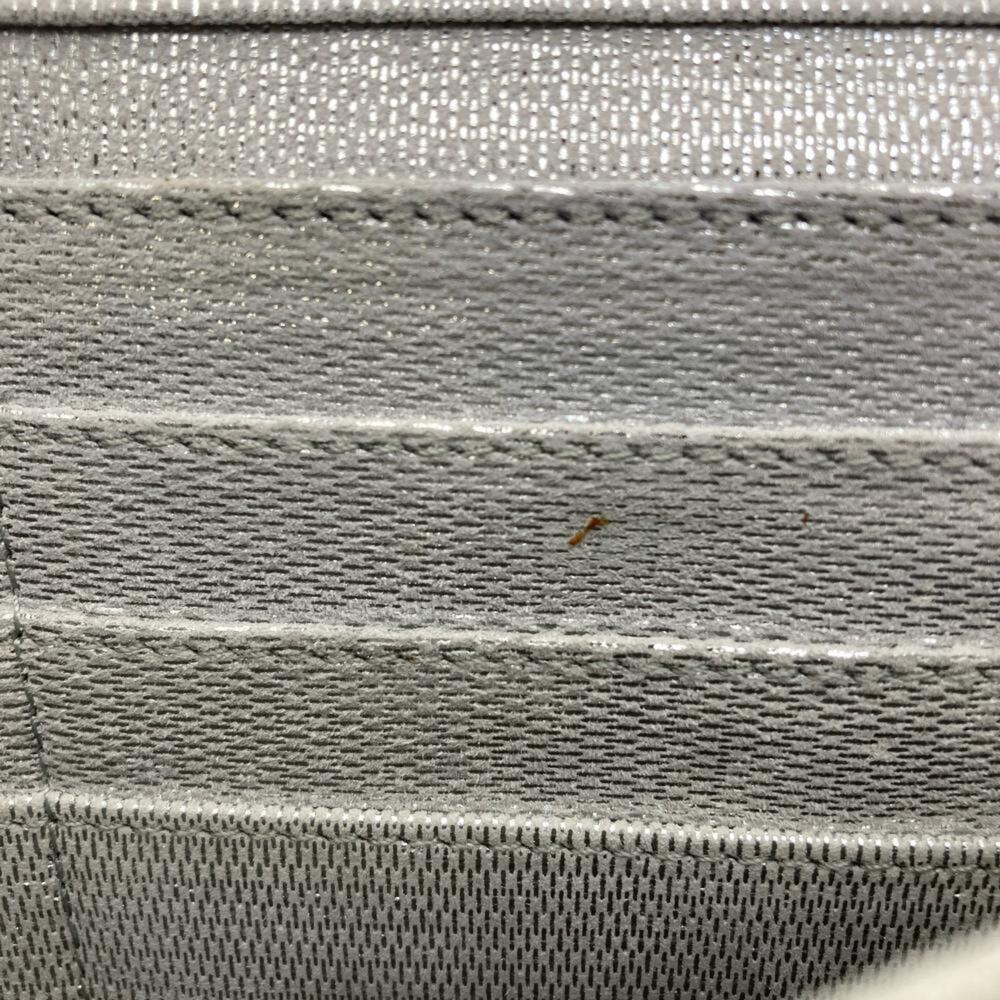 CHANEL Silver Shoulder Bag - Picture 7 of 10